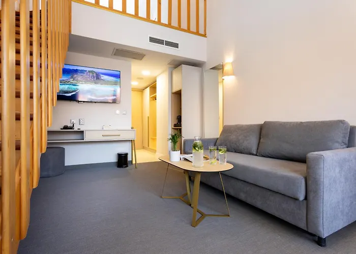 מלון Antea - By The Sea 4*