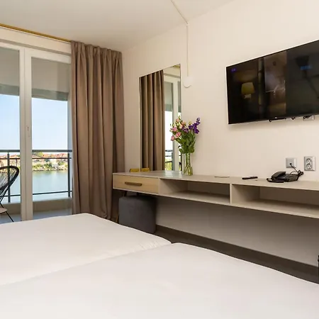 Hotel Antea - By The Sea